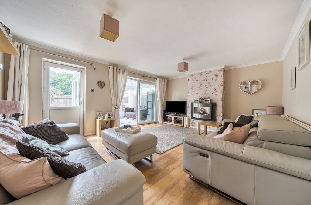 Property photo 3 of 13 1347523-19-68B6F4...