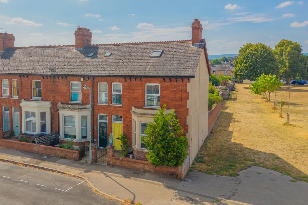 Property photo 1 of 31 Ewemove Taunton Greenway Avenue (7)
