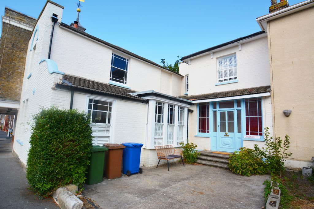 Property photo 1 of 18 Photo 7