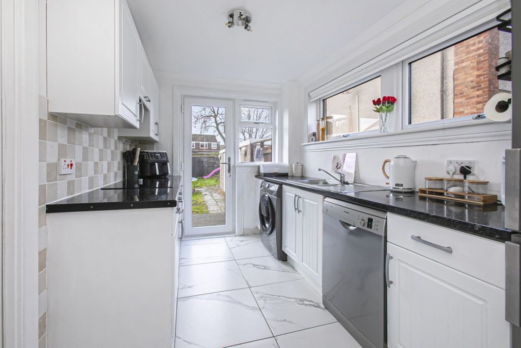 Property photo 3 of 28