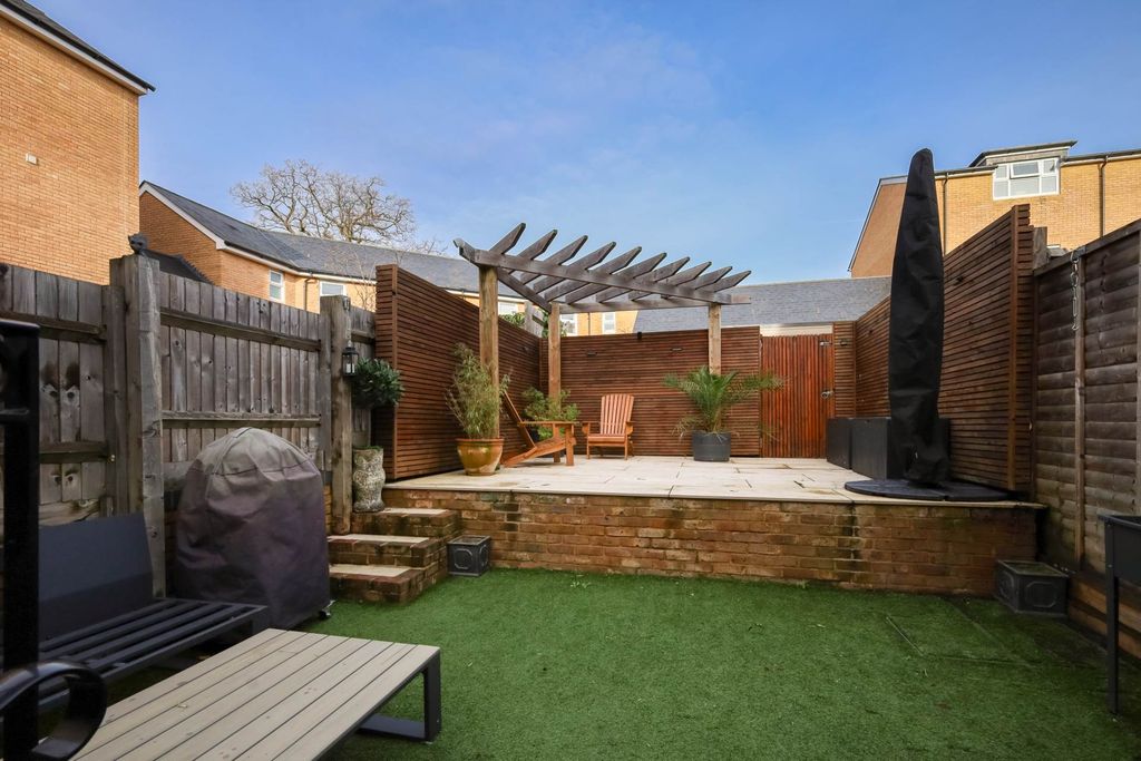 Property photo 2 of 22