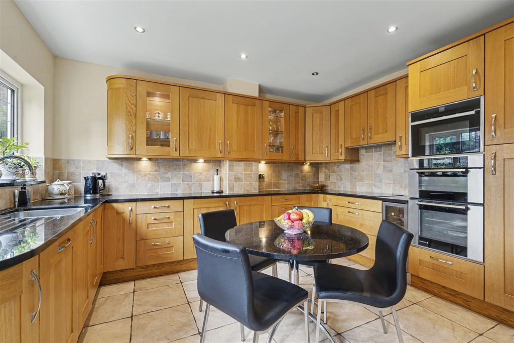Property photo 3 of 40 Kitchen