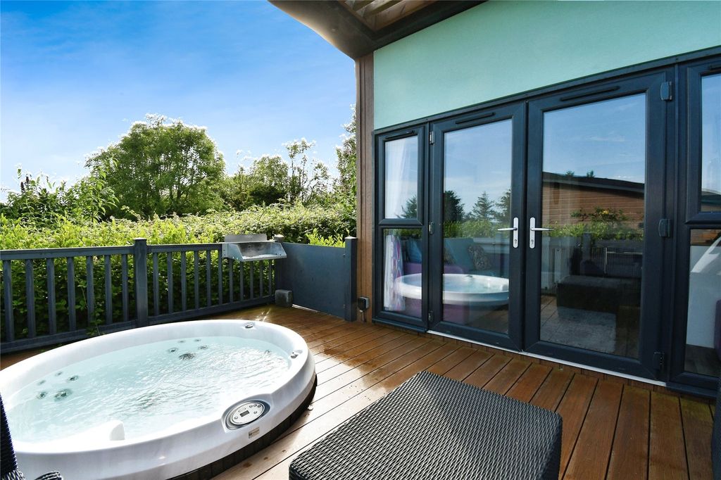 Property photo 1 of 17 Picture No. 16