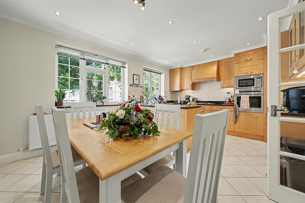 Property photo 2 of 12 3 Elizabeth Close W9 1Bn-No Watermark-9.Jpg