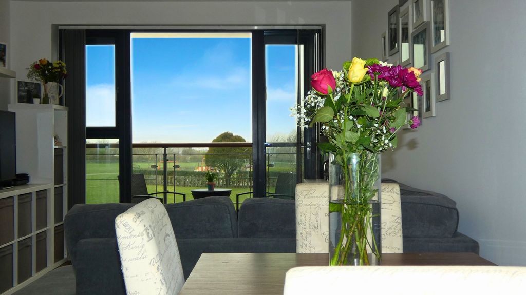 Property photo 2 of 28