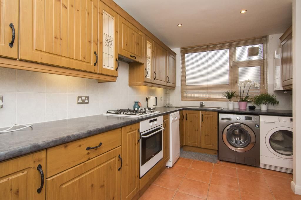 Property photo 2 of 9 Kitchen