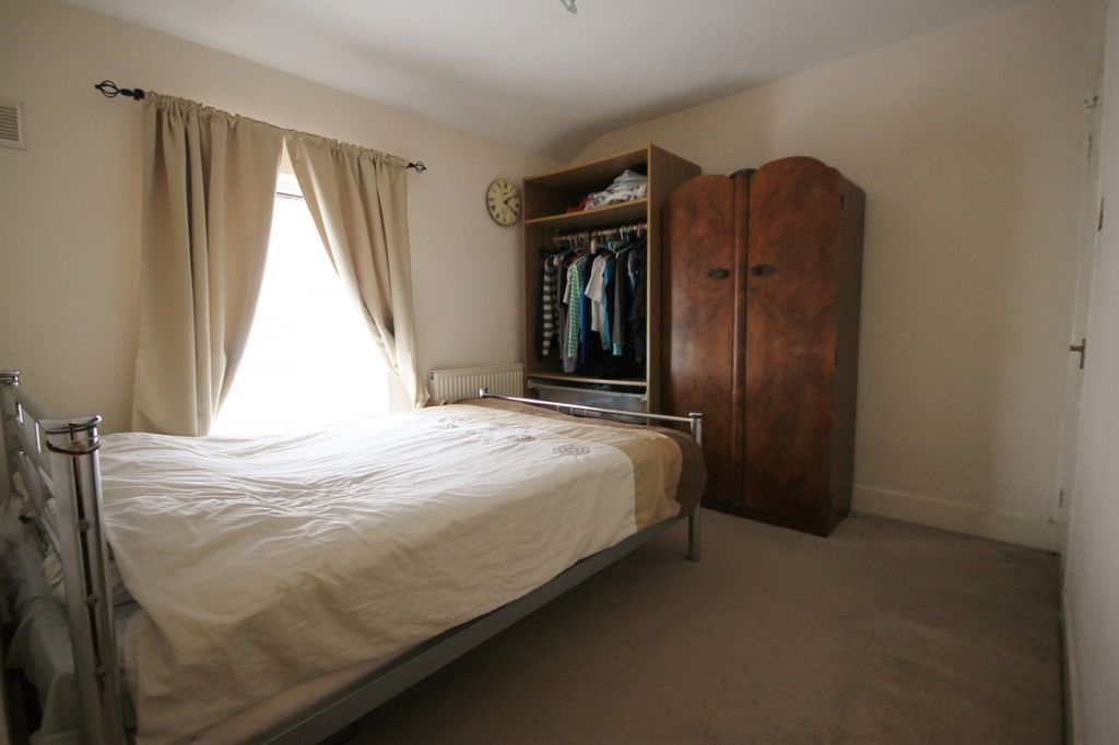 Property photo 3 of 9 Master Bedroom