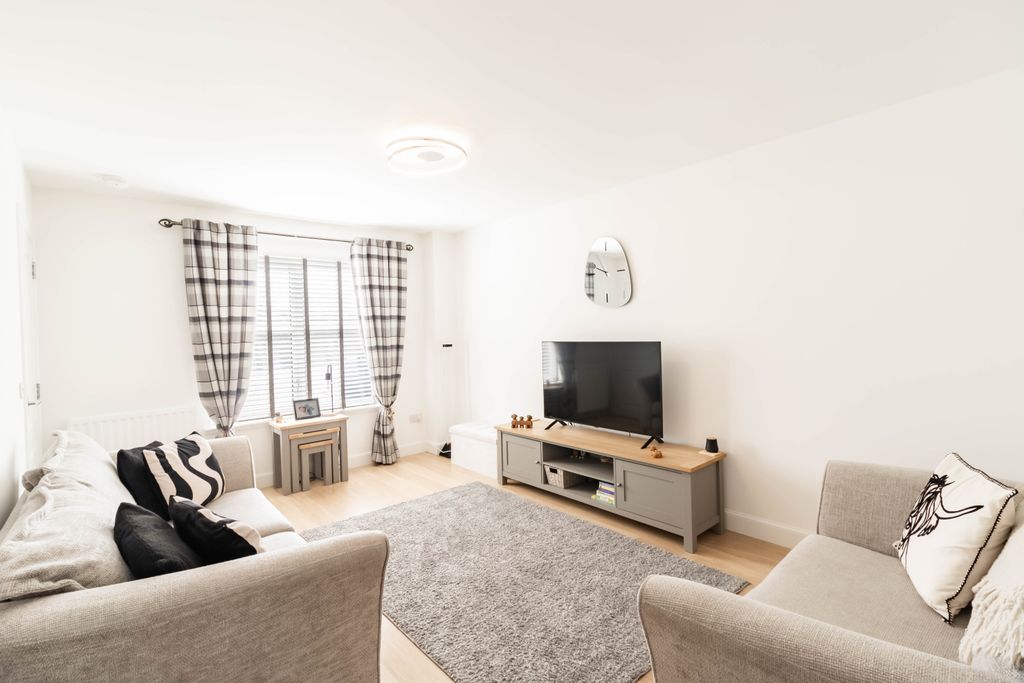 Property photo 2 of 26 Lounge