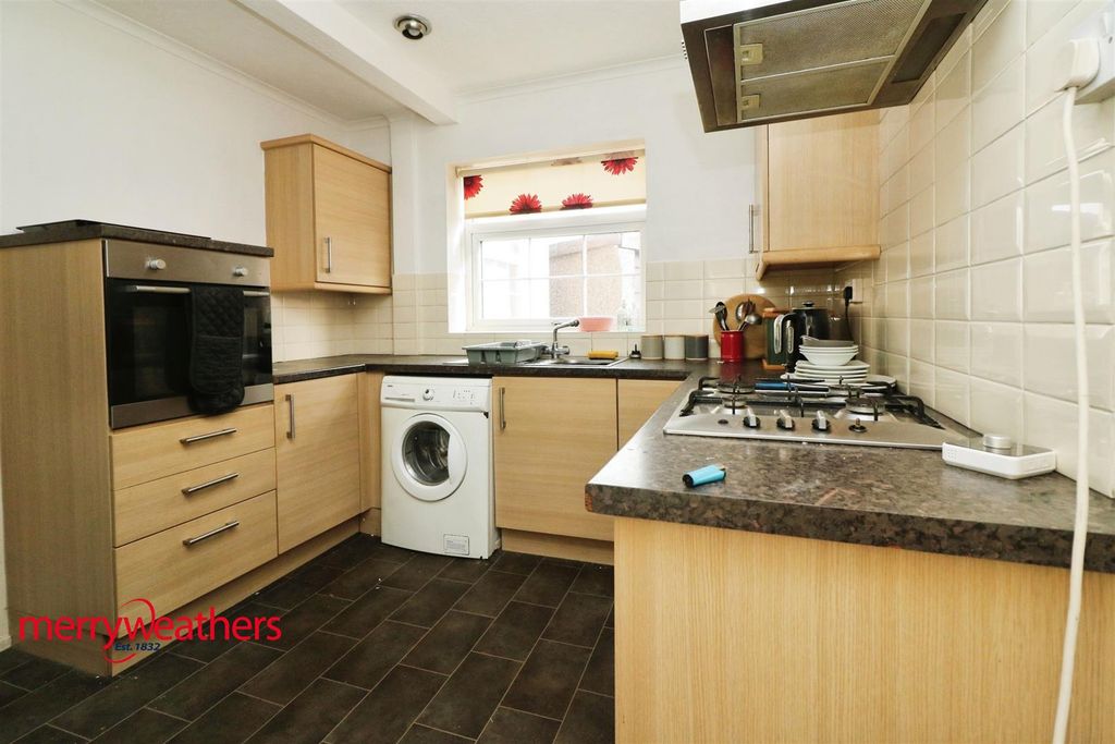 Property photo 2 of 18 Kitchen