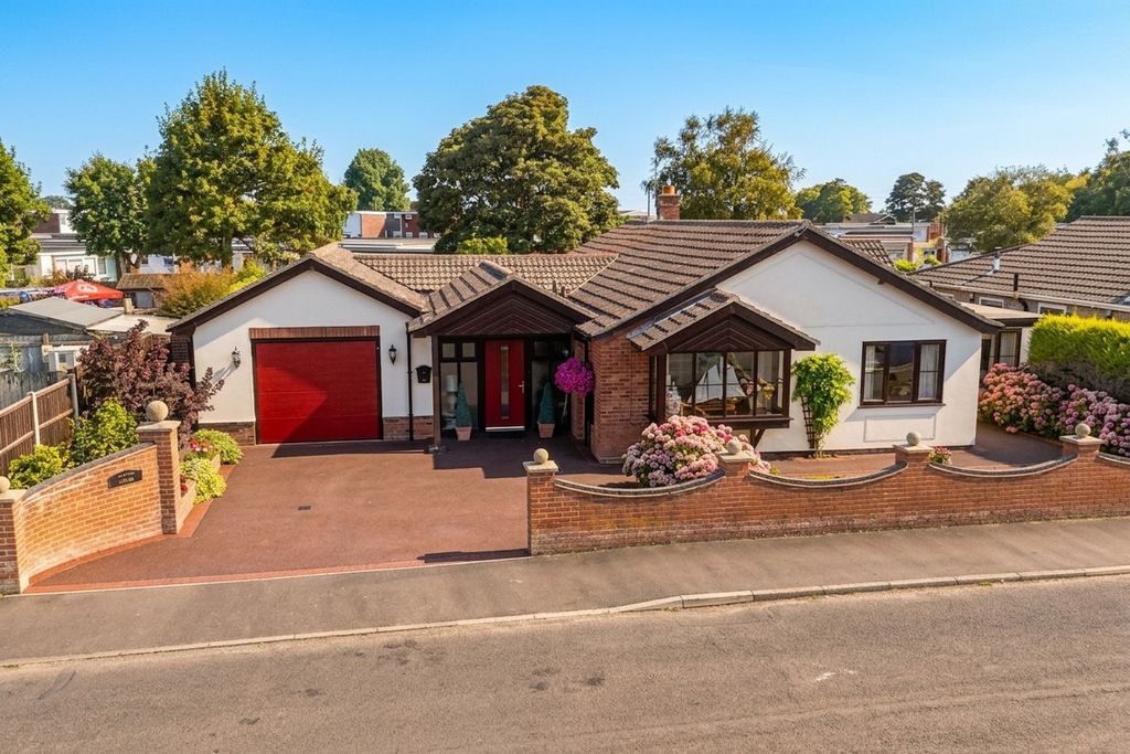 Property photo 1 of 28