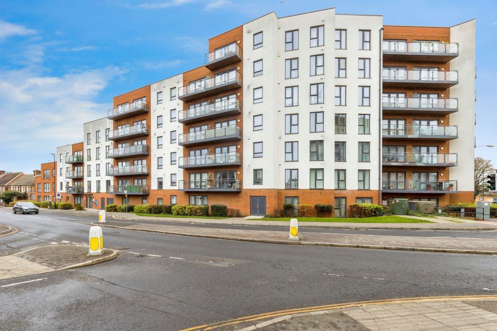 Property photo 1 of 12