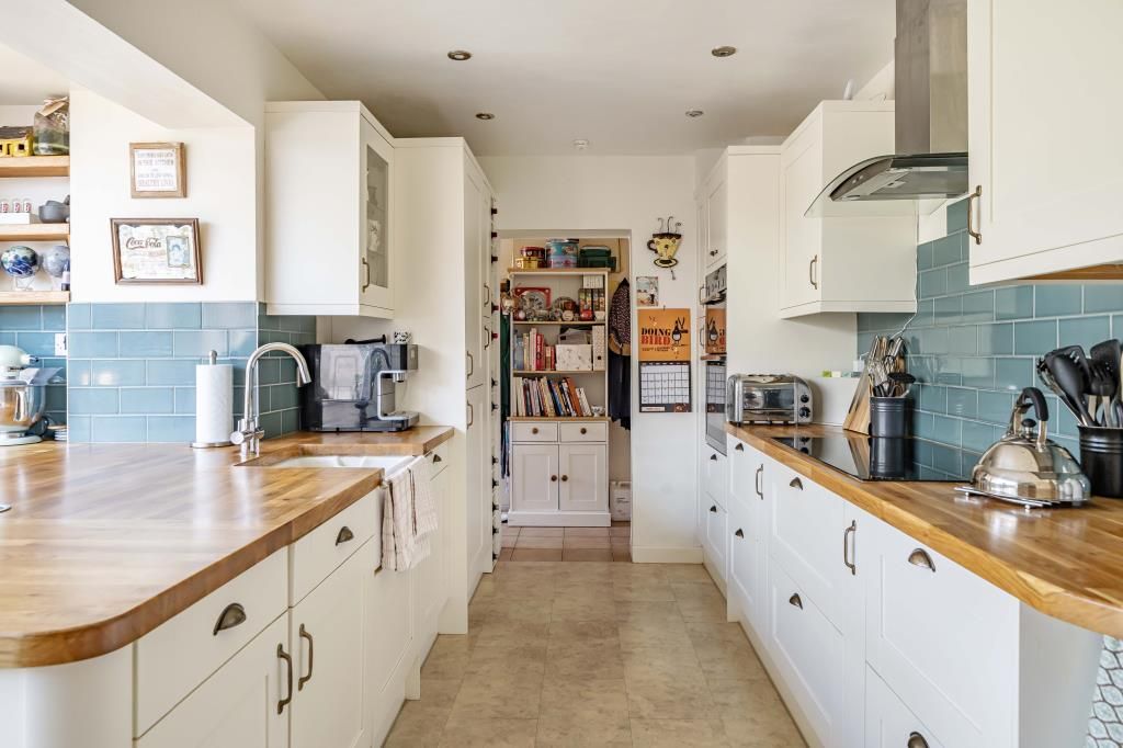 Property photo 2 of 33 Kitchen