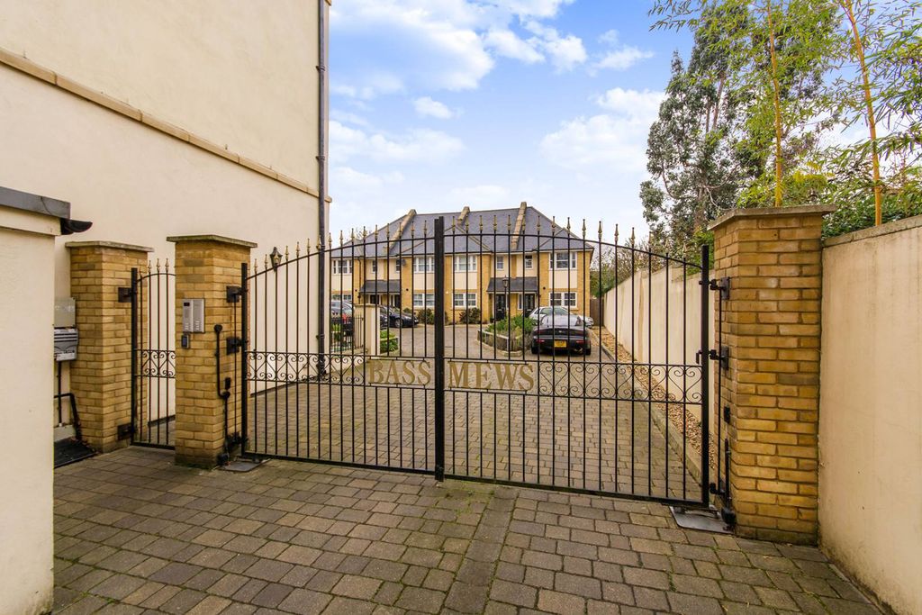 Property photo 2 of 9