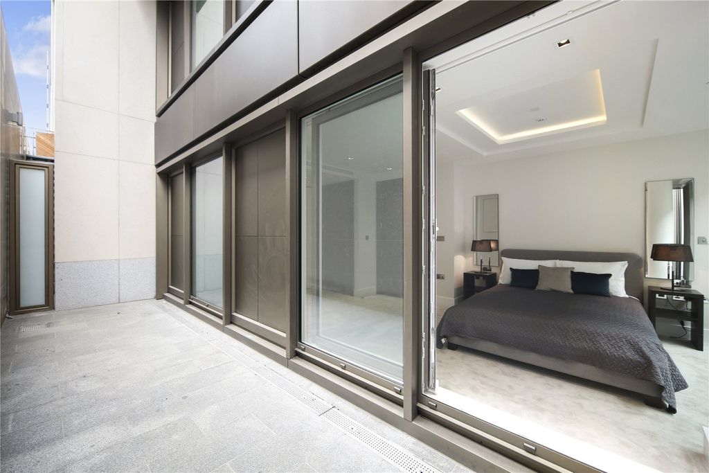 Property photo 3 of 13 Lord Kensington H...