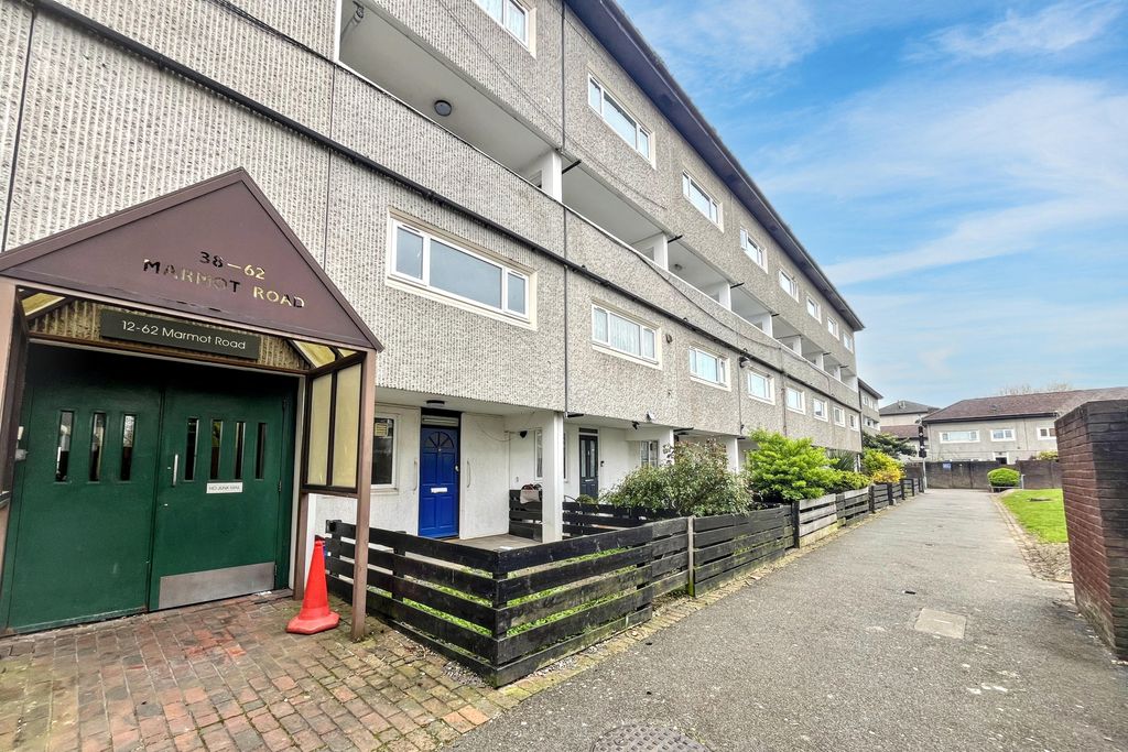 Property photo 1 of 15 22 Marmot Road, Hounslow, Middlesex, Tw4 7Pr