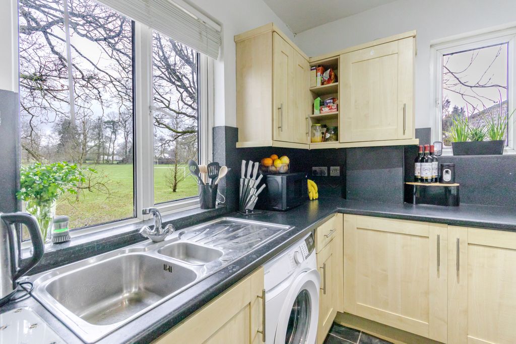 Property photo 2 of 21 Kitchen 4