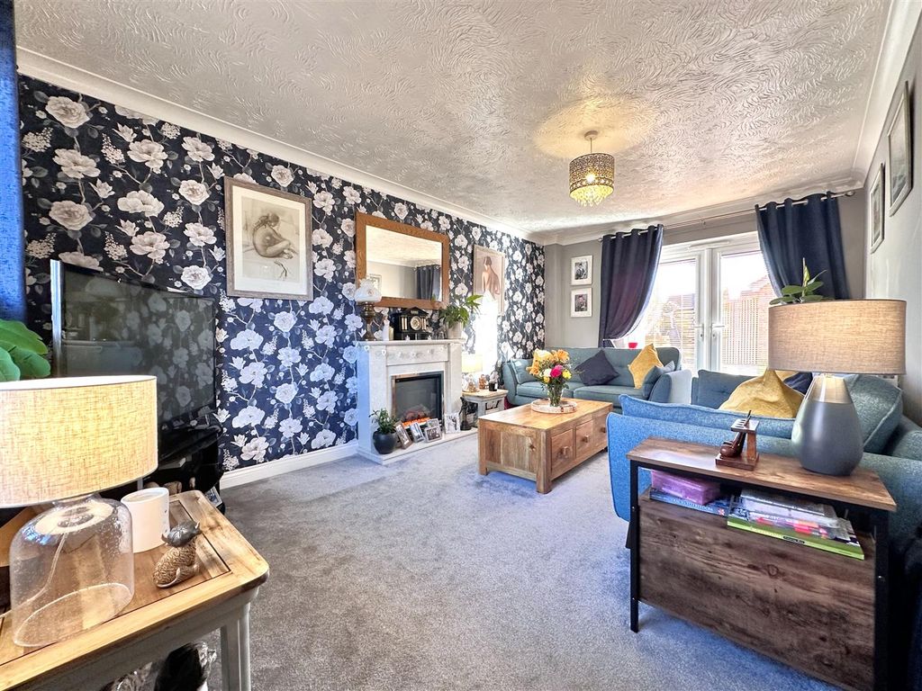 Property photo 2 of 25 Generous Living Room 380