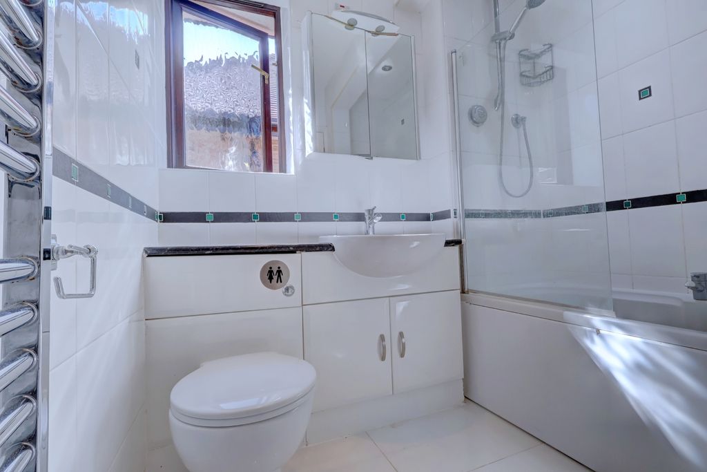 Property photo 3 of 21 Picture No. 04