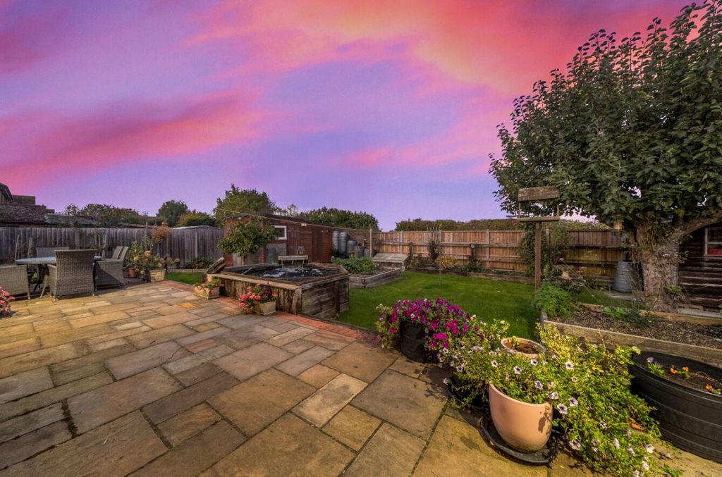 Property photo 3 of 31