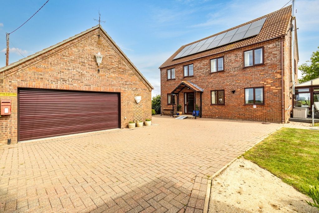 Property photo 2 of 43 4021335