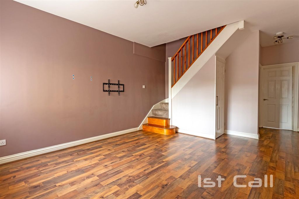 Property photo 2 of 16 Lounge