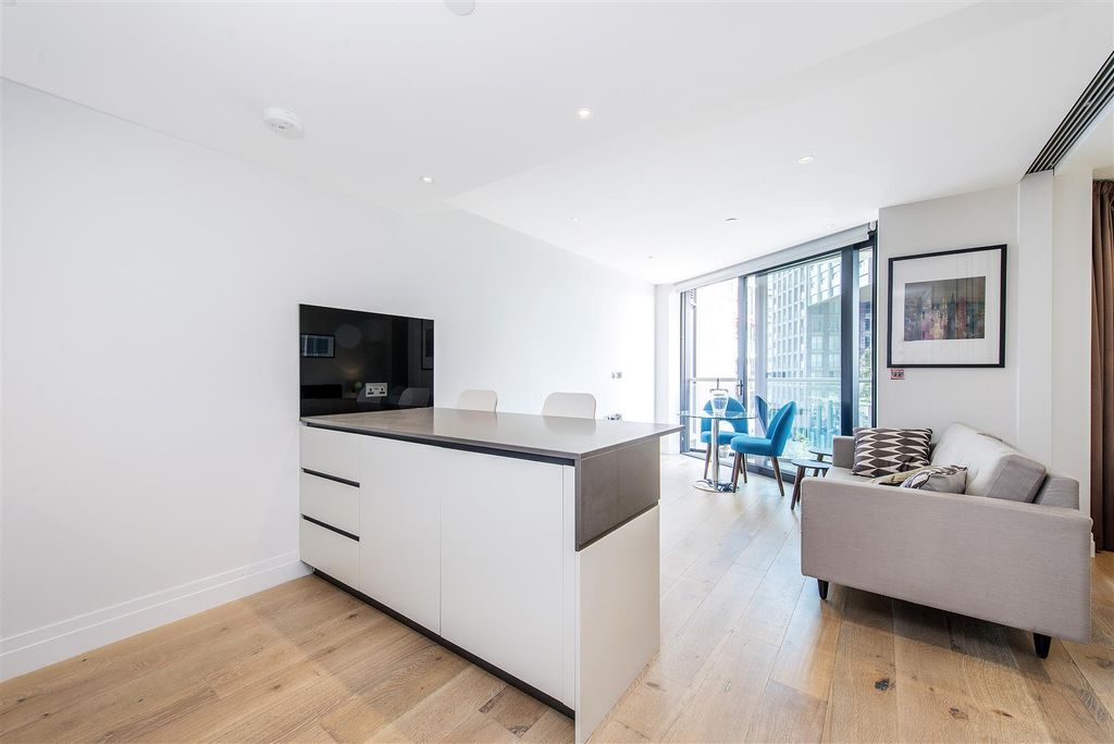 Property photo 1 of 15 Reception & Kitchen.