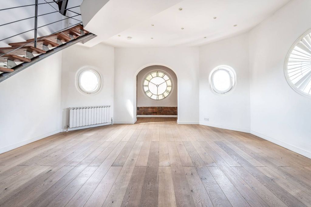 Property photo 3 of 24