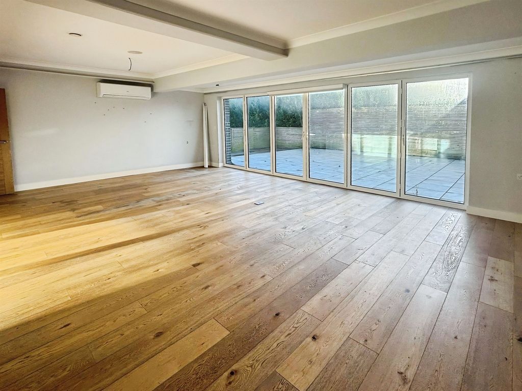 Property photo 3 of 31