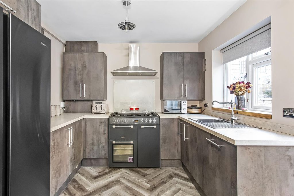 Property photo 2 of 19 Kitchen/Dining Room