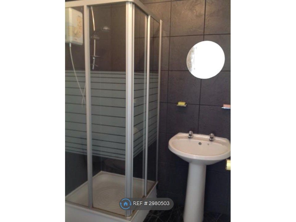 Property photo 3 of 9 En Suite