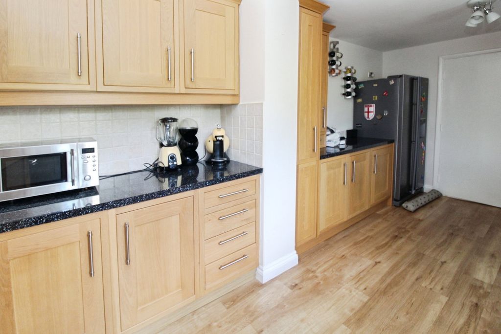 Property photo 3 of 24