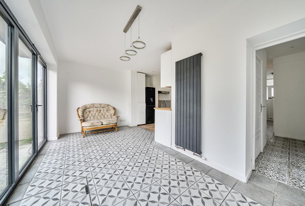 Property photo 3 of 15 Dining Area