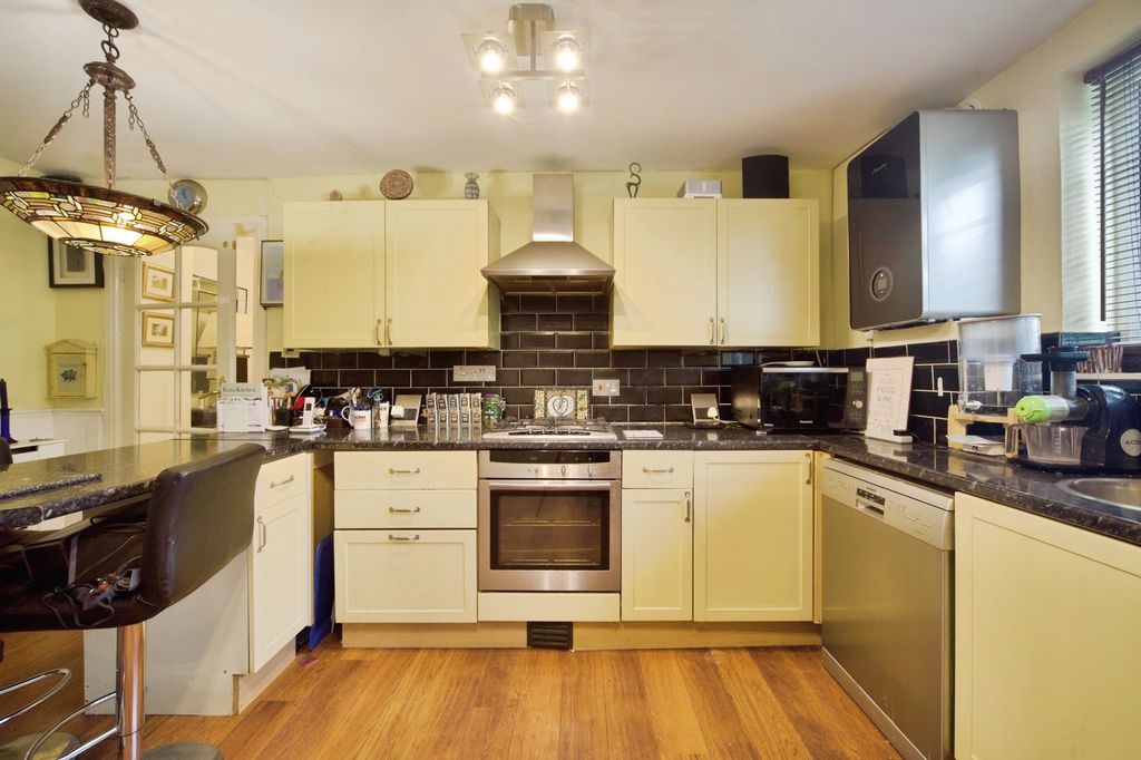 Property photo 3 of 17 Photo