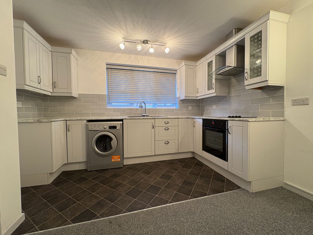 Property photo 2 of 7 Kitchen