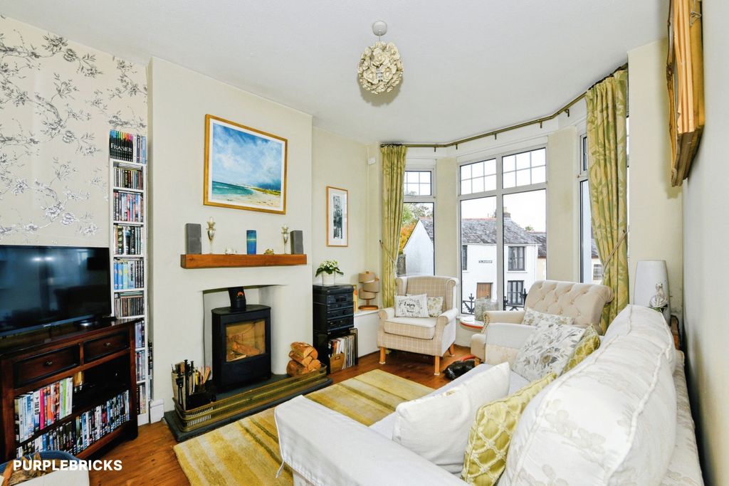 Property photo 2 of 12
