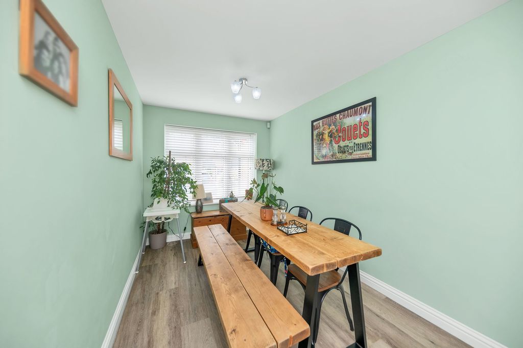 Property photo 3 of 31