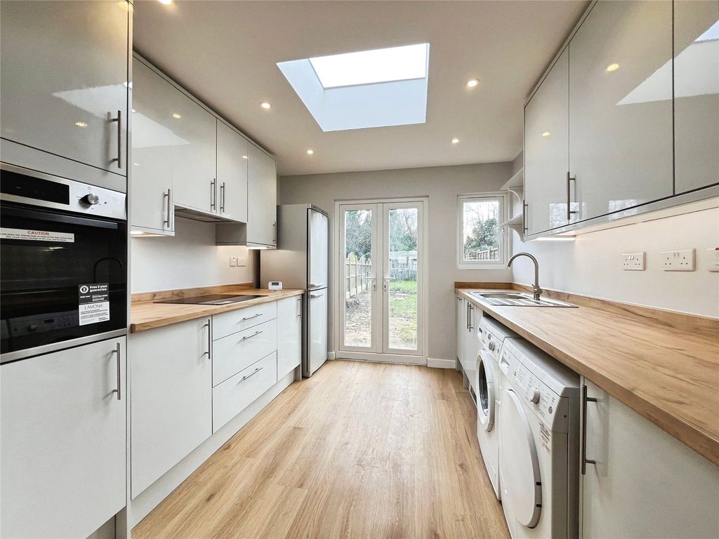 Property photo 2 of 9 Kitchen