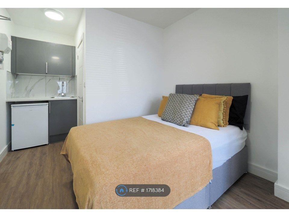 Property photo 1 of 8 Bedroom