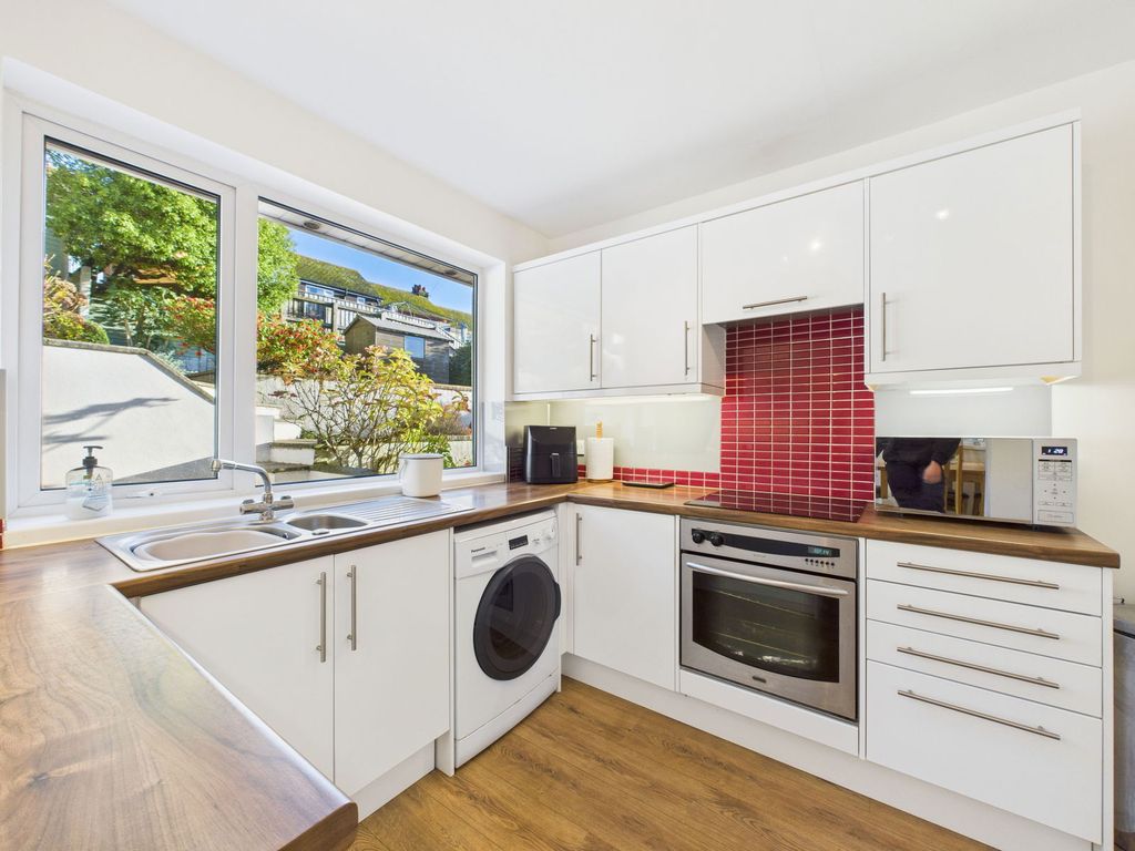 Property photo 2 of 27