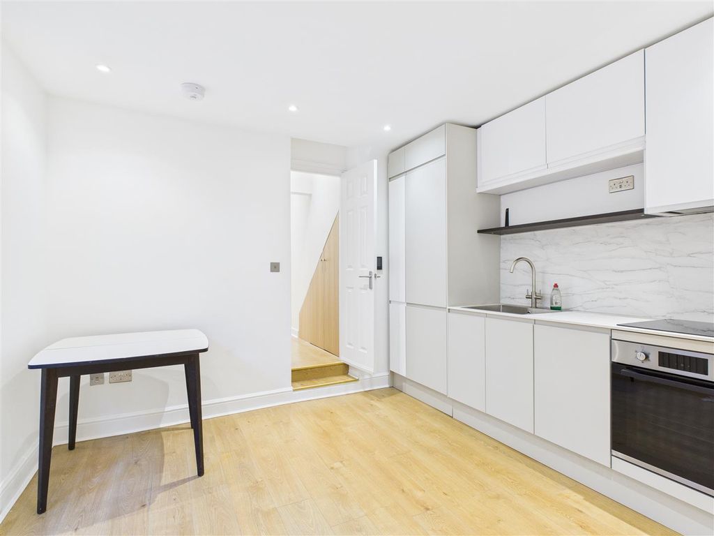 Property photo 2 of 8 Kitchen