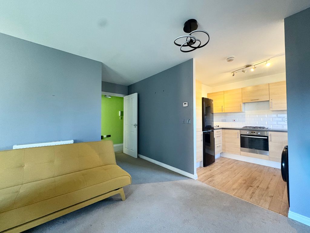 Property photo 3 of 8 Lounge