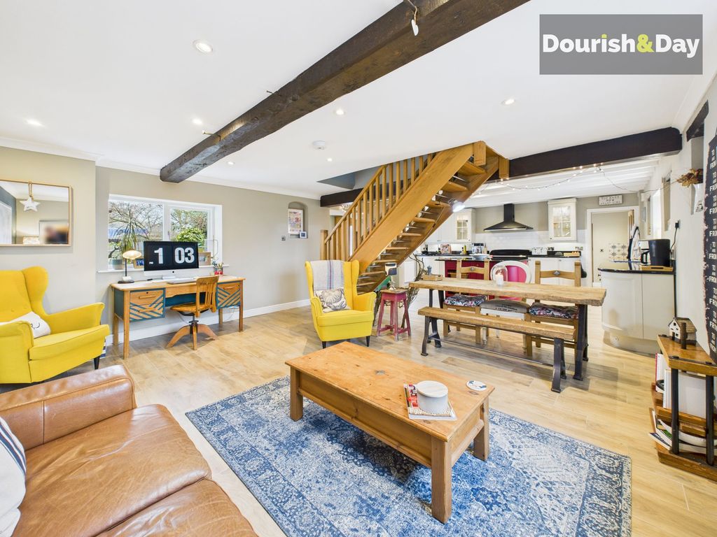 Property photo 3 of 49