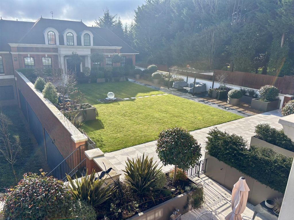 Additional image 16 of 2 bed flat to rent22 Beech Hill, Barnet EN4