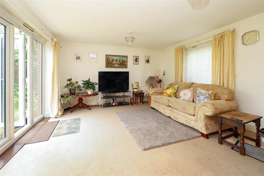 Property photo 2 of 18 Living Room