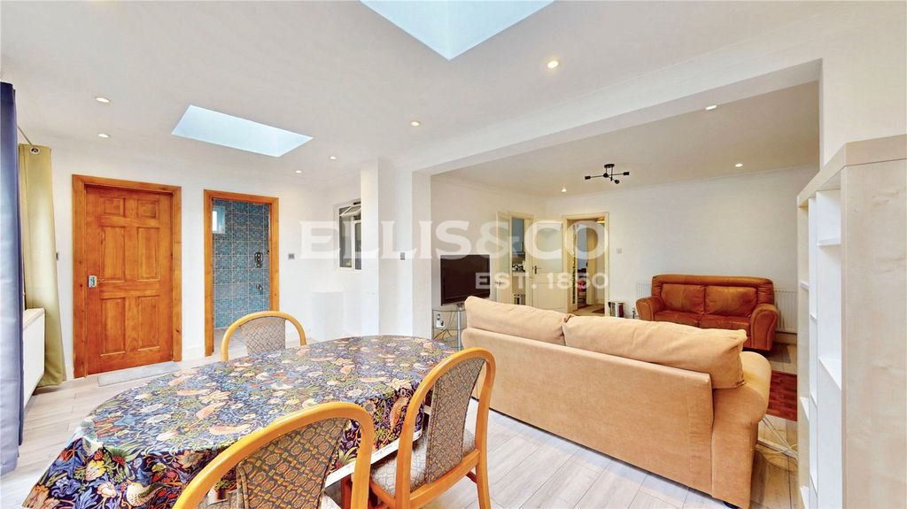 Property photo 3 of 27 Picture No. 16