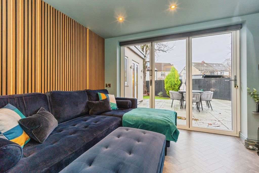 Property photo 3 of 37 Pbox-Img.Jpg