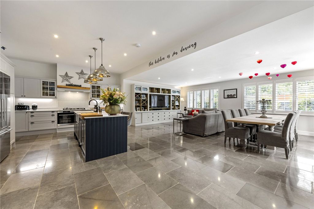 Property photo 2 of 21 Open Plan Living