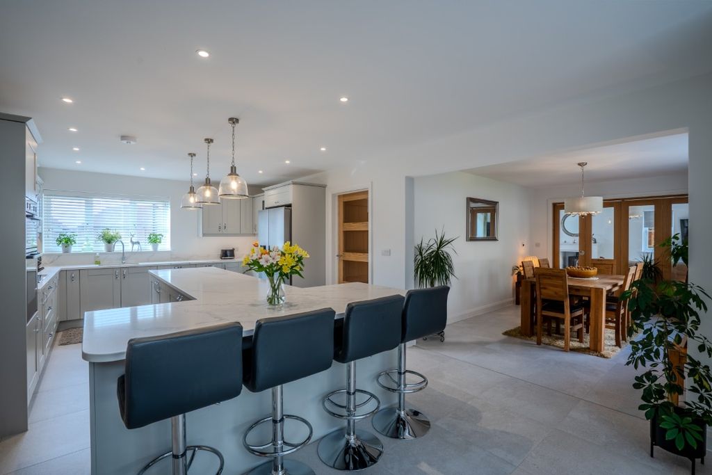 Property photo 3 of 31