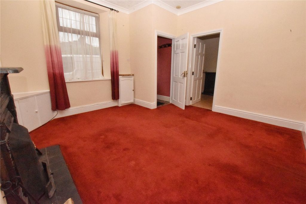 Property photo 2 of 12 Lounge