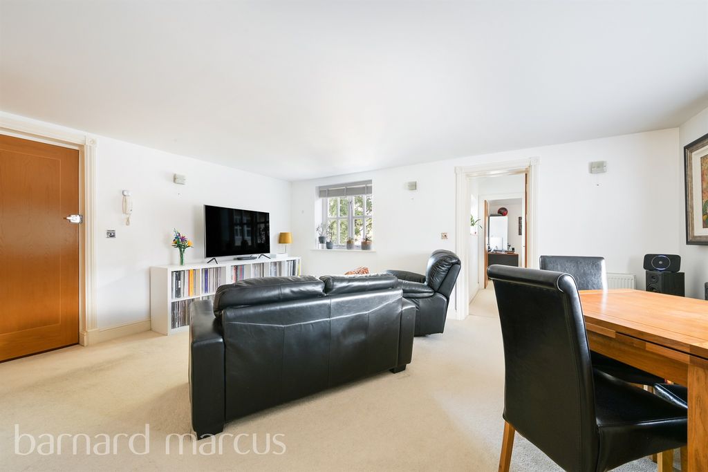 Property photo 3 of 8